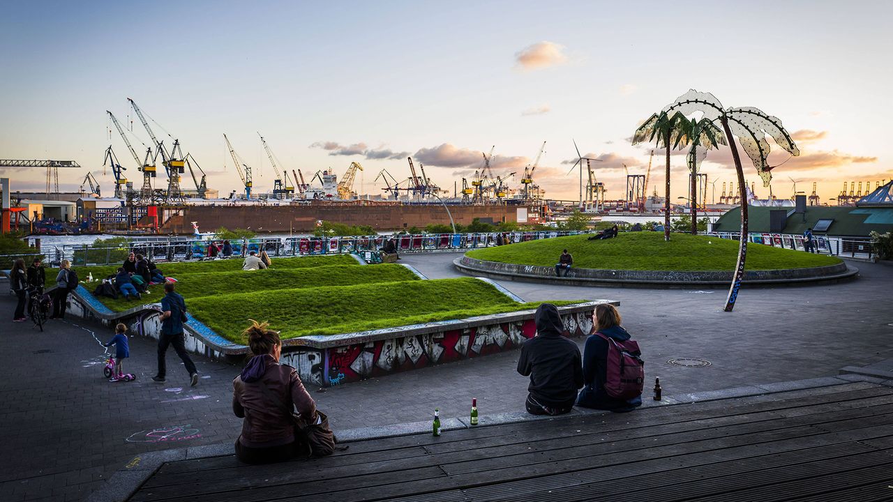 Menschen im Park Fiction, St. Pauli