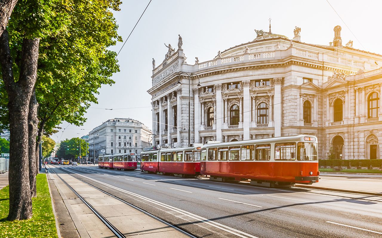 Wiener Ringstraße mit Tram, Wien