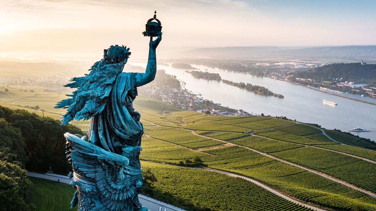 Blick auf den Rhein, Wanderweg im Rheingau
