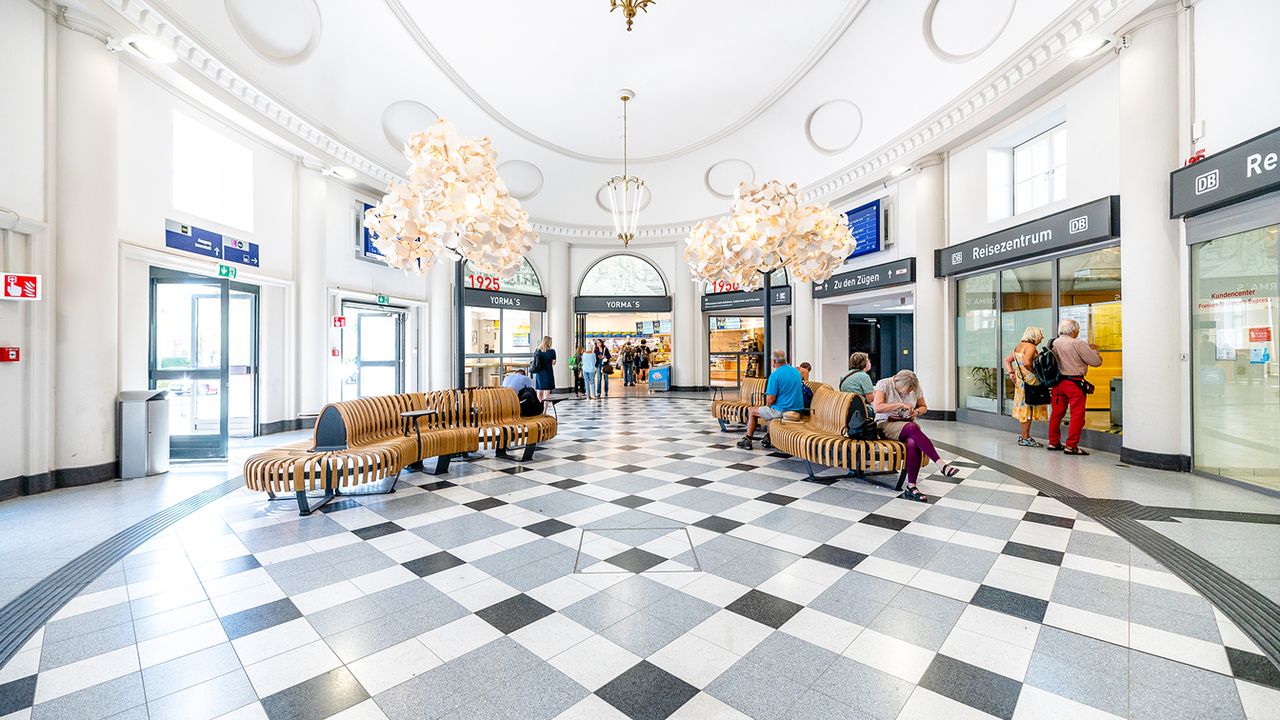 Franken-Coburg-Bahnhof-Halle