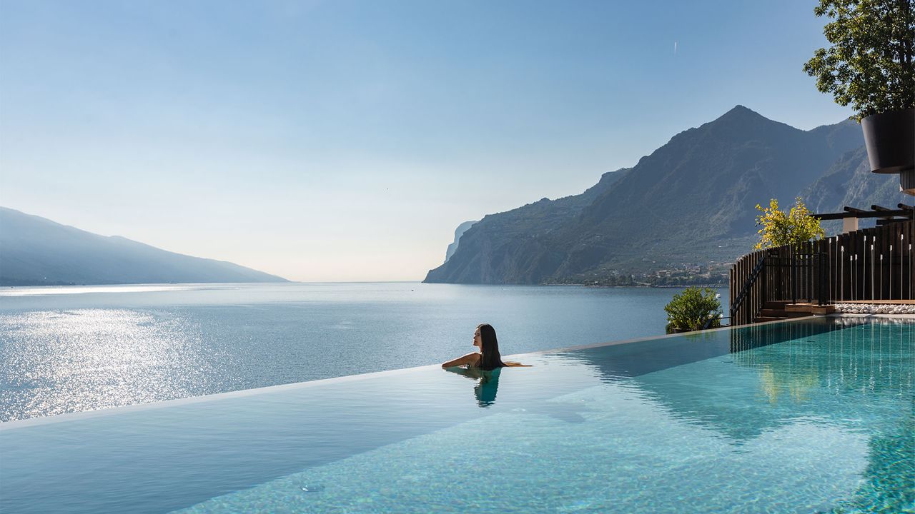 Infinity Pool mit Seeblick im EALA – My Lakeside Dream 