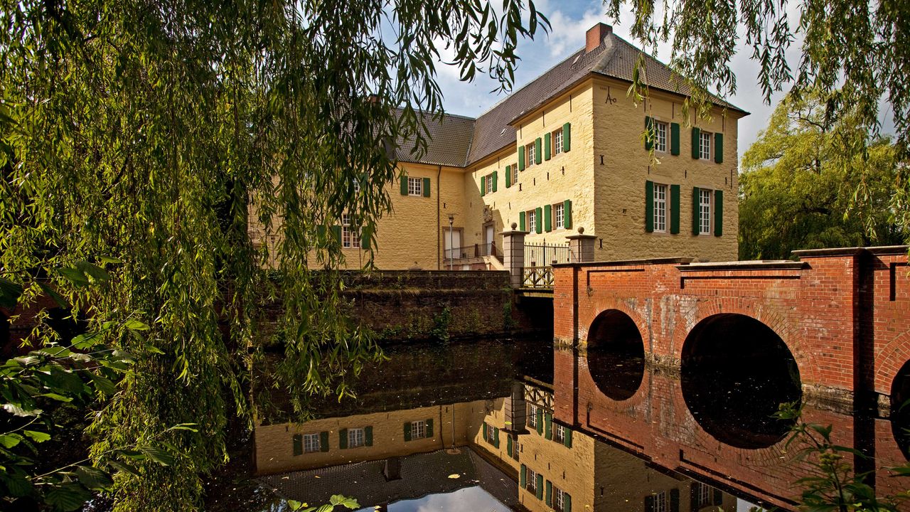 Veranstaltungsort im Grünen: die Wasserburg Lüttinghof in Gelsenkirchen Wasserburg Lüttinghof