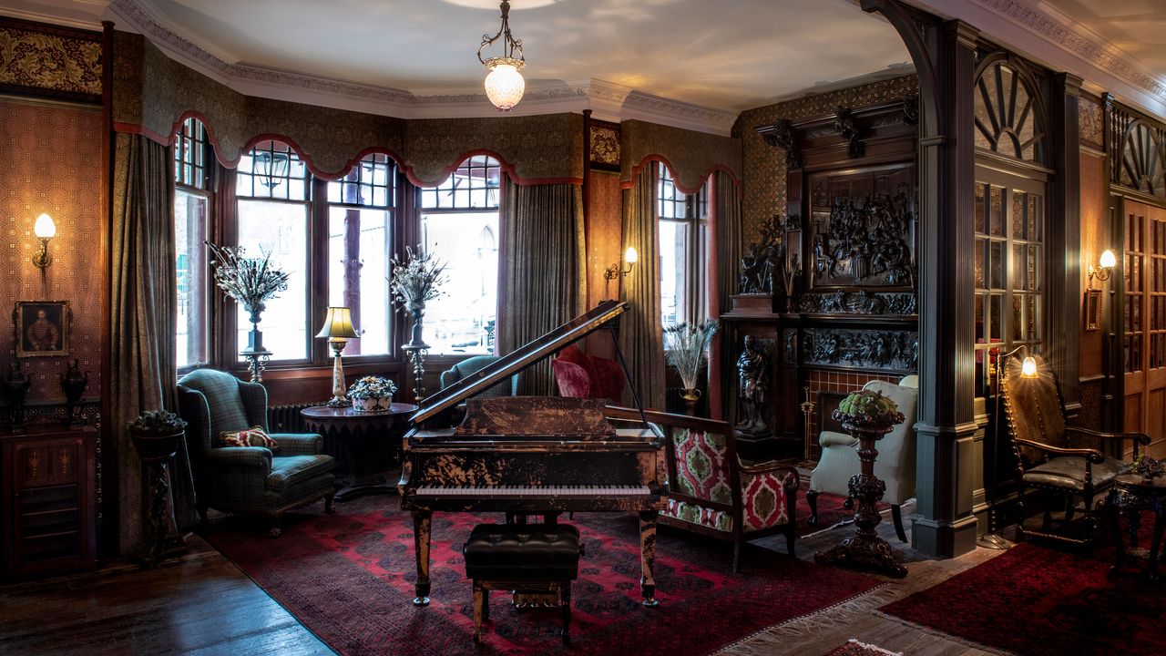 Lobby des Fife Arms, Kunstwerk „Apollo/Still Shining“