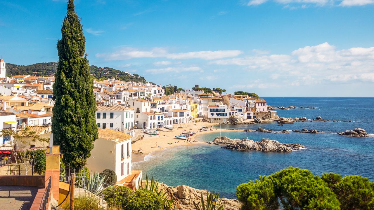 Blick auf den Strand von Palafrugell, Spanien