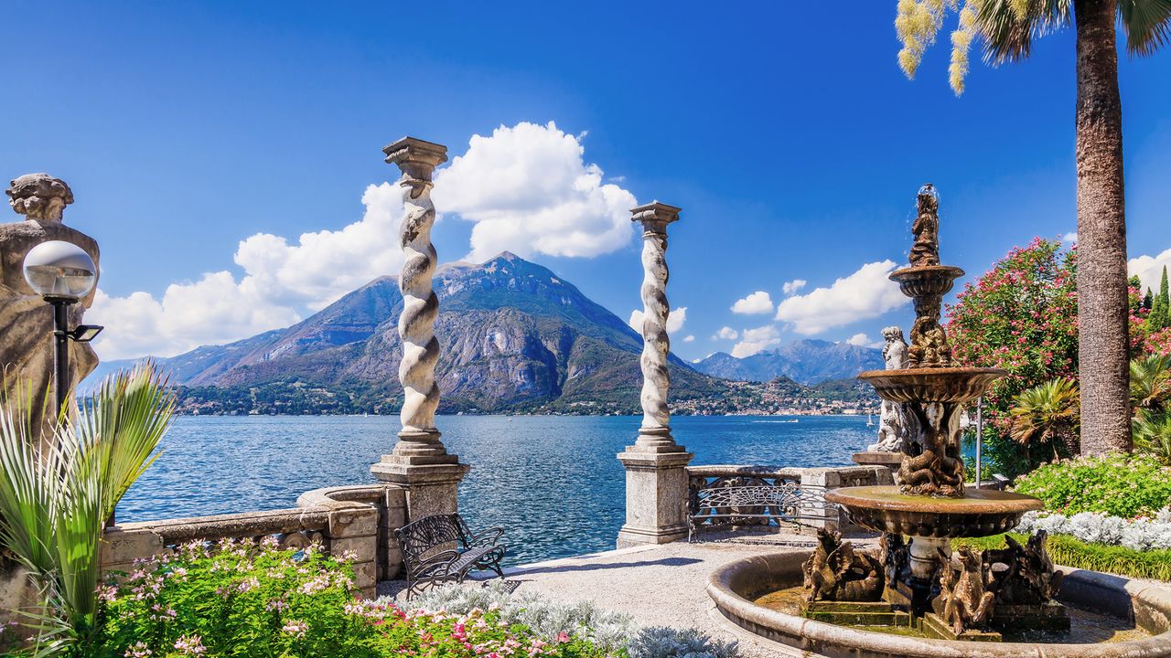Blick von Varenna auf den Comer See