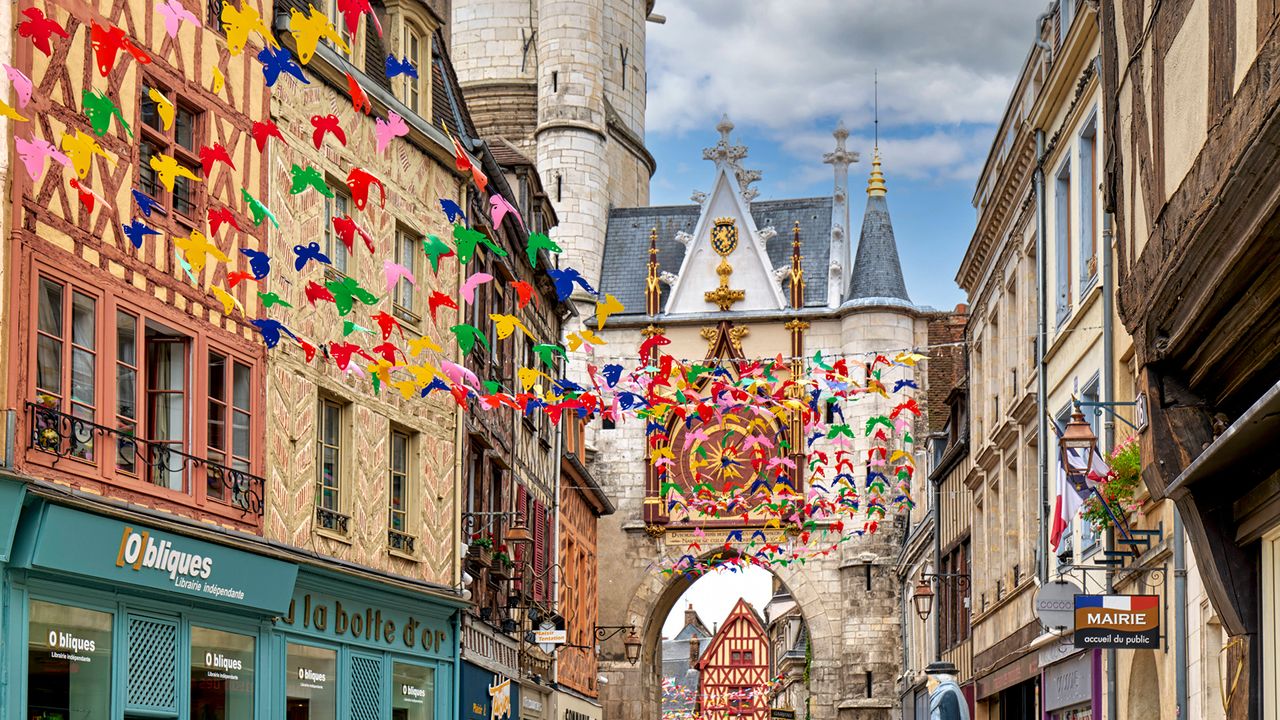 Astronomische Uhr in Auxerre, Frankreich