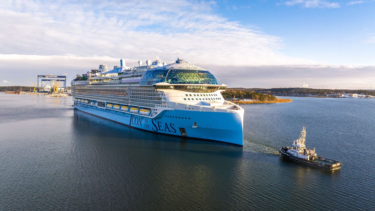 riesiges Kreuzfahrtschiff „Icon of the Seas“ auf hoher See