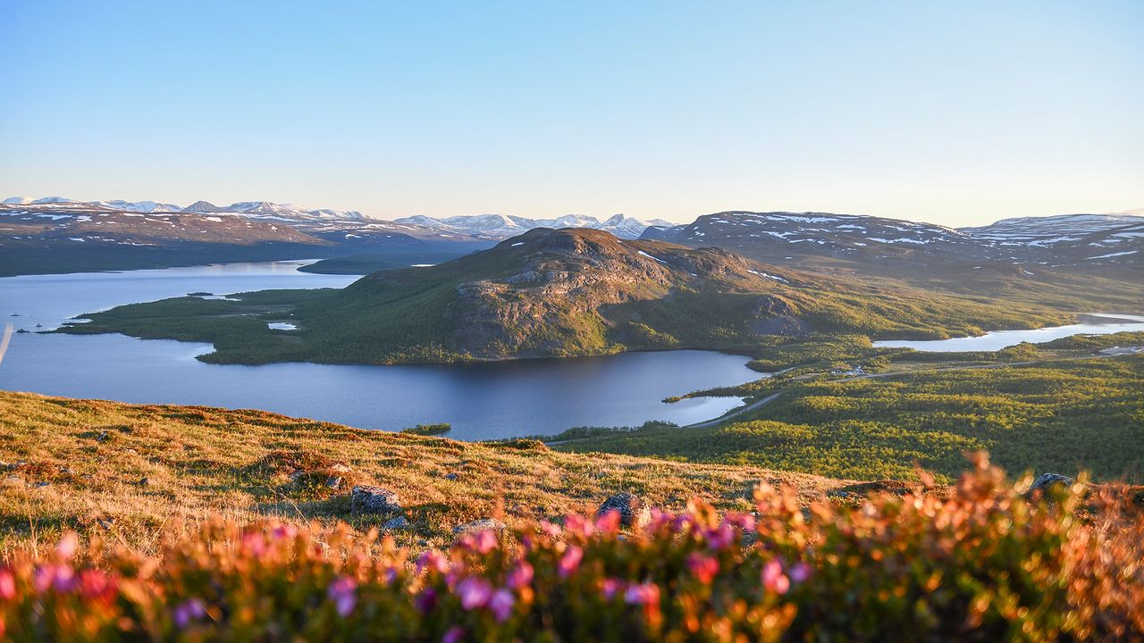 Mitternachtssonne in Saana, Finnland