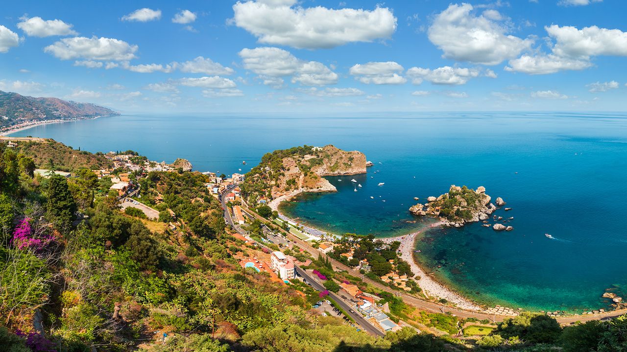 Blick auf die Isola Bella vor Taormina auf Sizilien