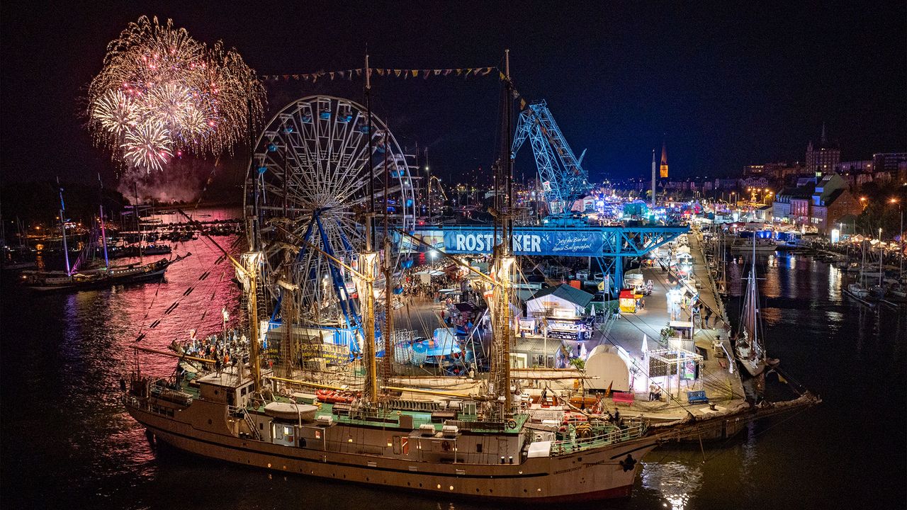 Feuerwerk am Stadthafen zur Hanse Sail 2024