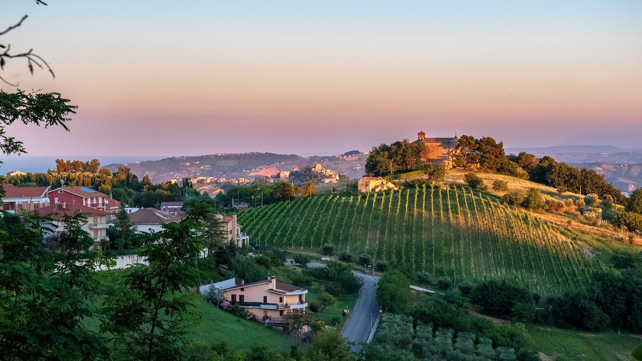 Sonnenuntergang in den Marken, Italien