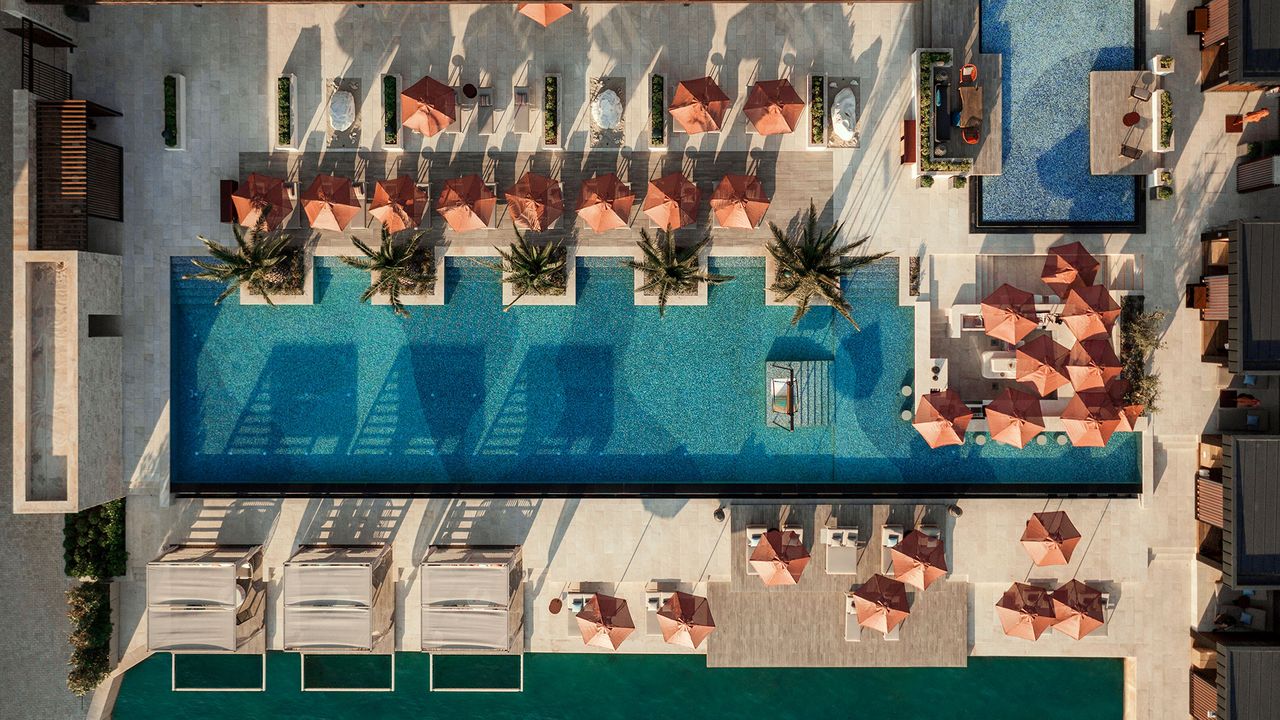 Pool im Tapasake Club im One&Only Portonovi, von oben