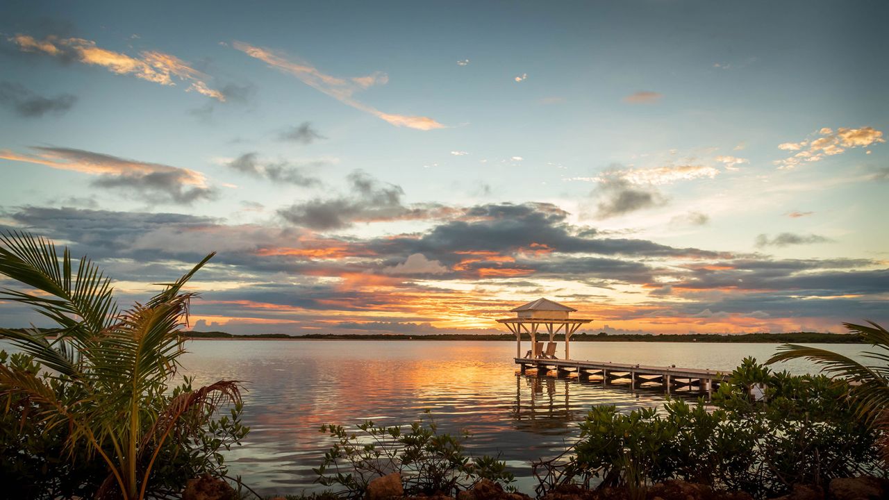 Sonnenuntergang über dem Meer in Belize