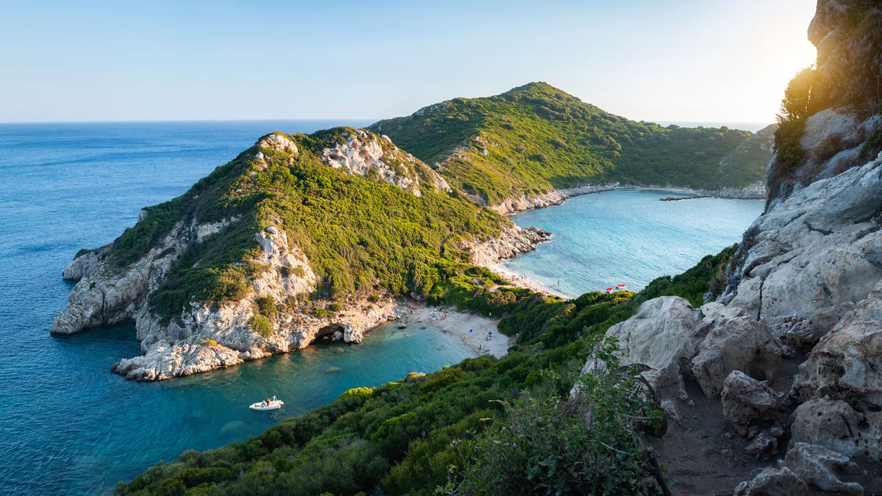Blick von oben auf Zwillungsbuch Porto Timoni, Korfu