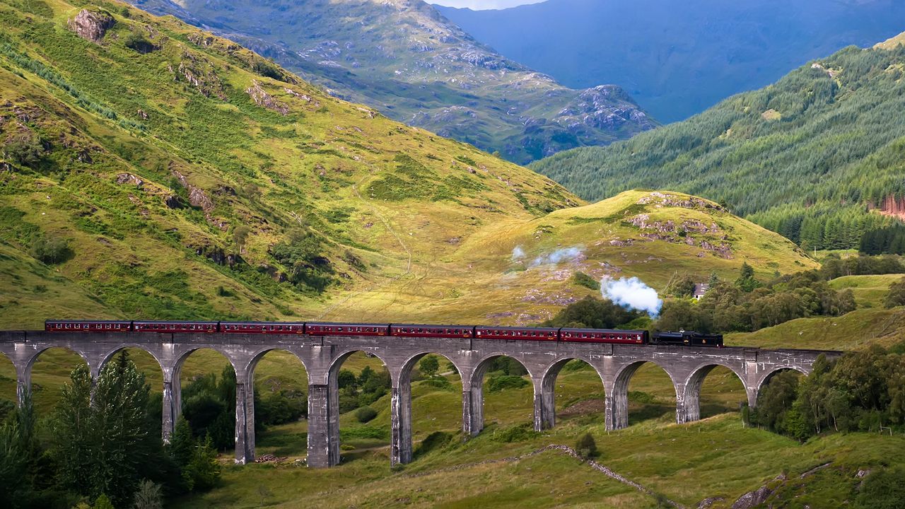 Der Royal Scotsman auf dem Glenfinnan-Viadukt