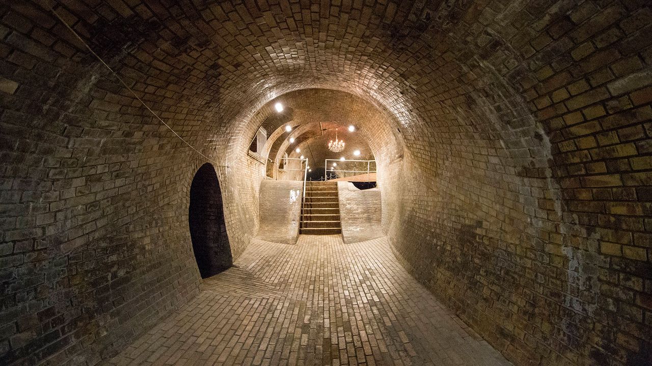 Kronleuchtersaal in der Kanalisation von Köln