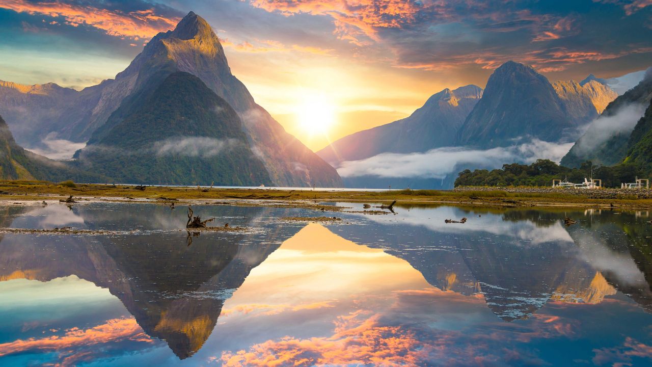 Sonnenuntergang Milford Sound, Fiordland in Neuseeland