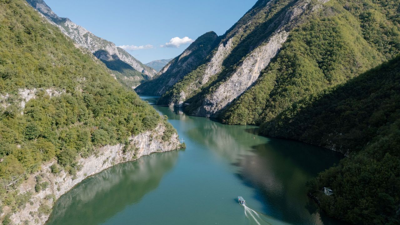 Komansee in den Albanischen Alpen