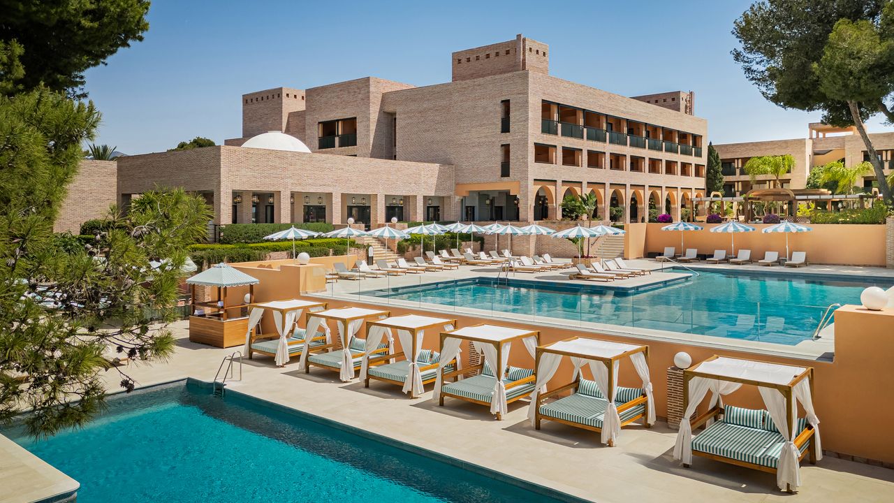 Gran Marbella Resort & Beach Club, Außenansicht mit Pool