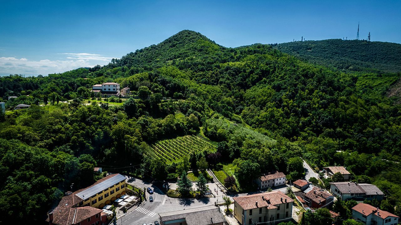 Drohnenaufnahme Euganeische Hügel in Venetien