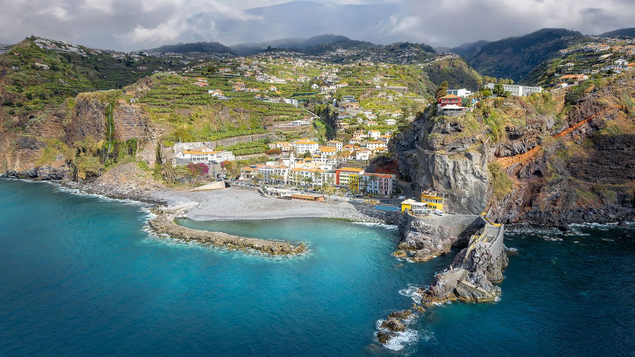 Strand von Ponta do Sol, Bucht auf Madeira 