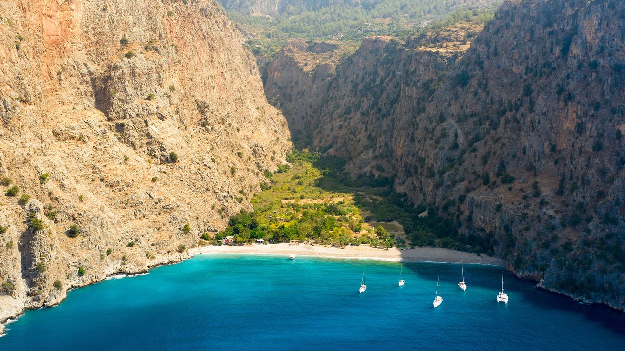 Blick auf die türkische Bucht Kelebekler Vadisi