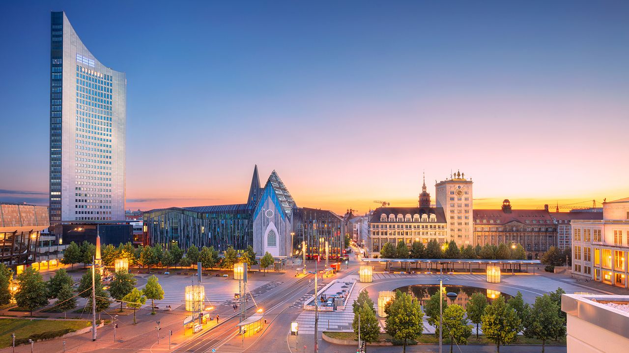 Augustusplatz in Leipzig bei Sonnenuntergang