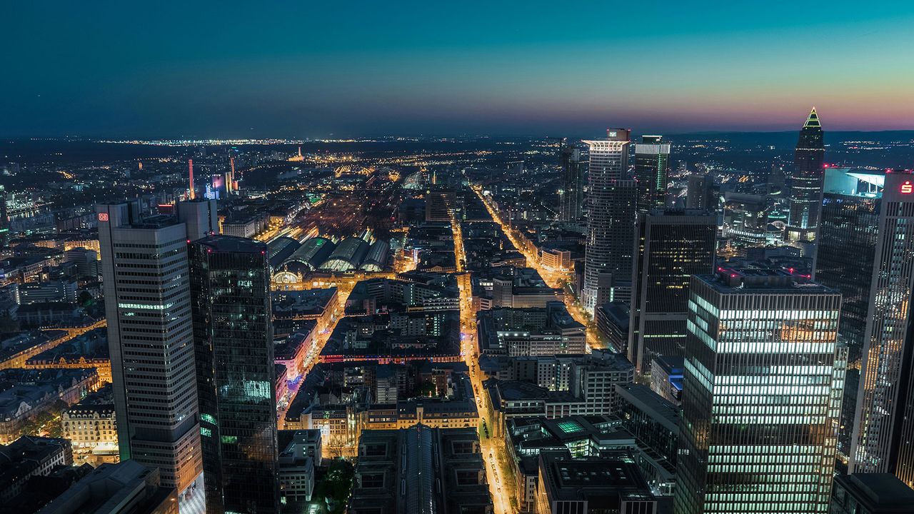 Frankfurt am Main von oben bei Nacht