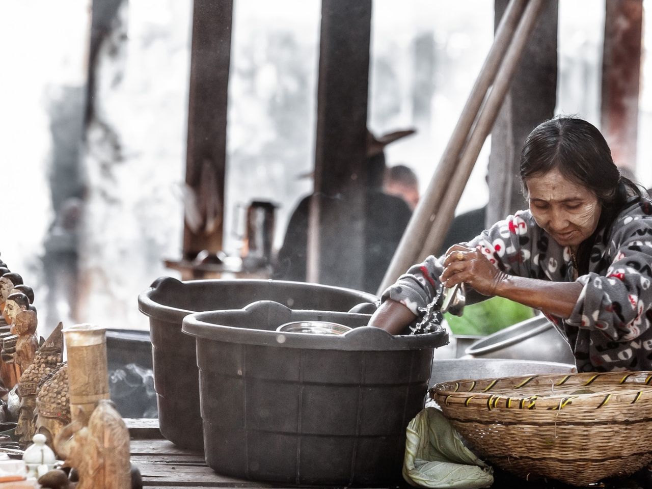 Geschäftiges Treiben auf dem Nam Pan in Myanmar