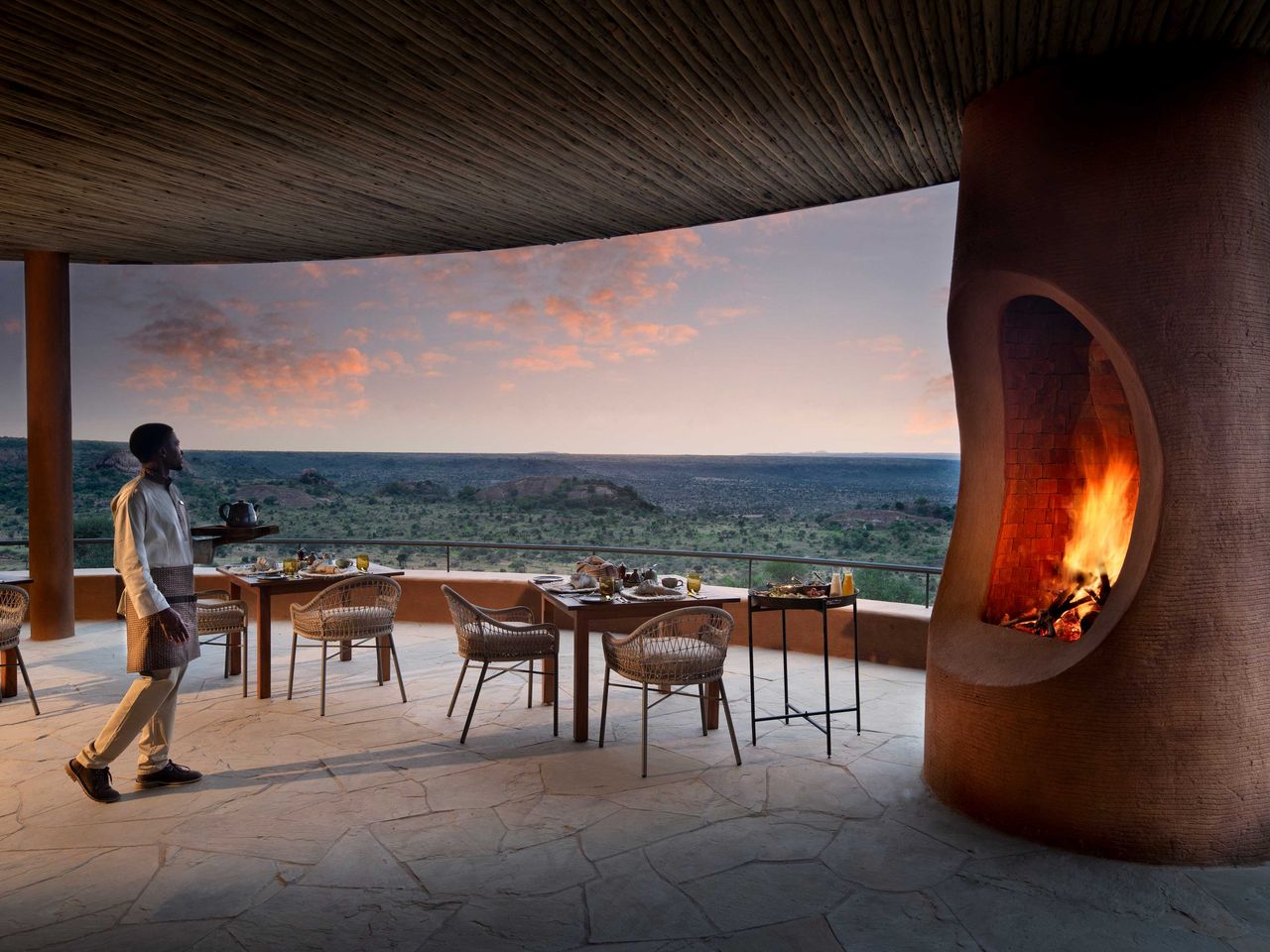 Terrasse mit Feuerstelle, andBeyond Suyian Lodge 