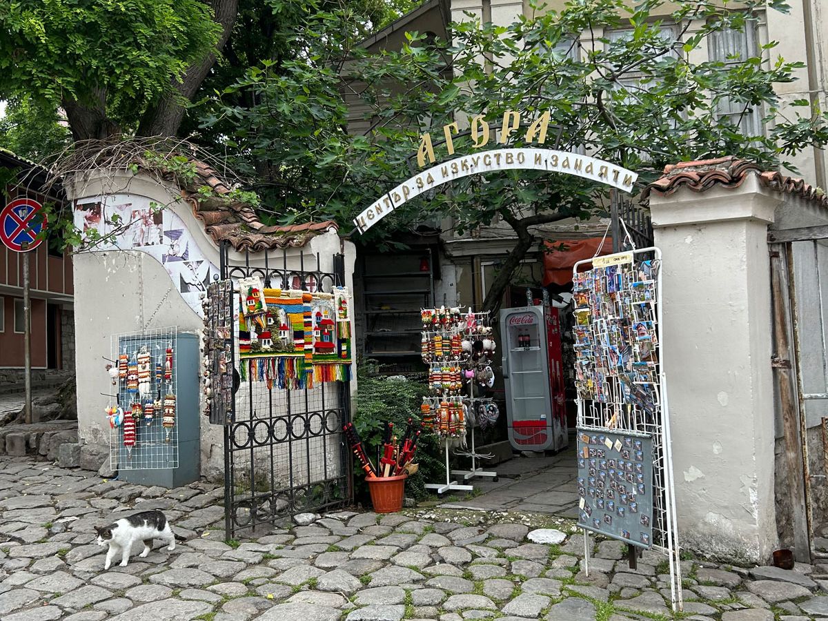 Stra&szlig;e und Souvenirladen in Plowdiw