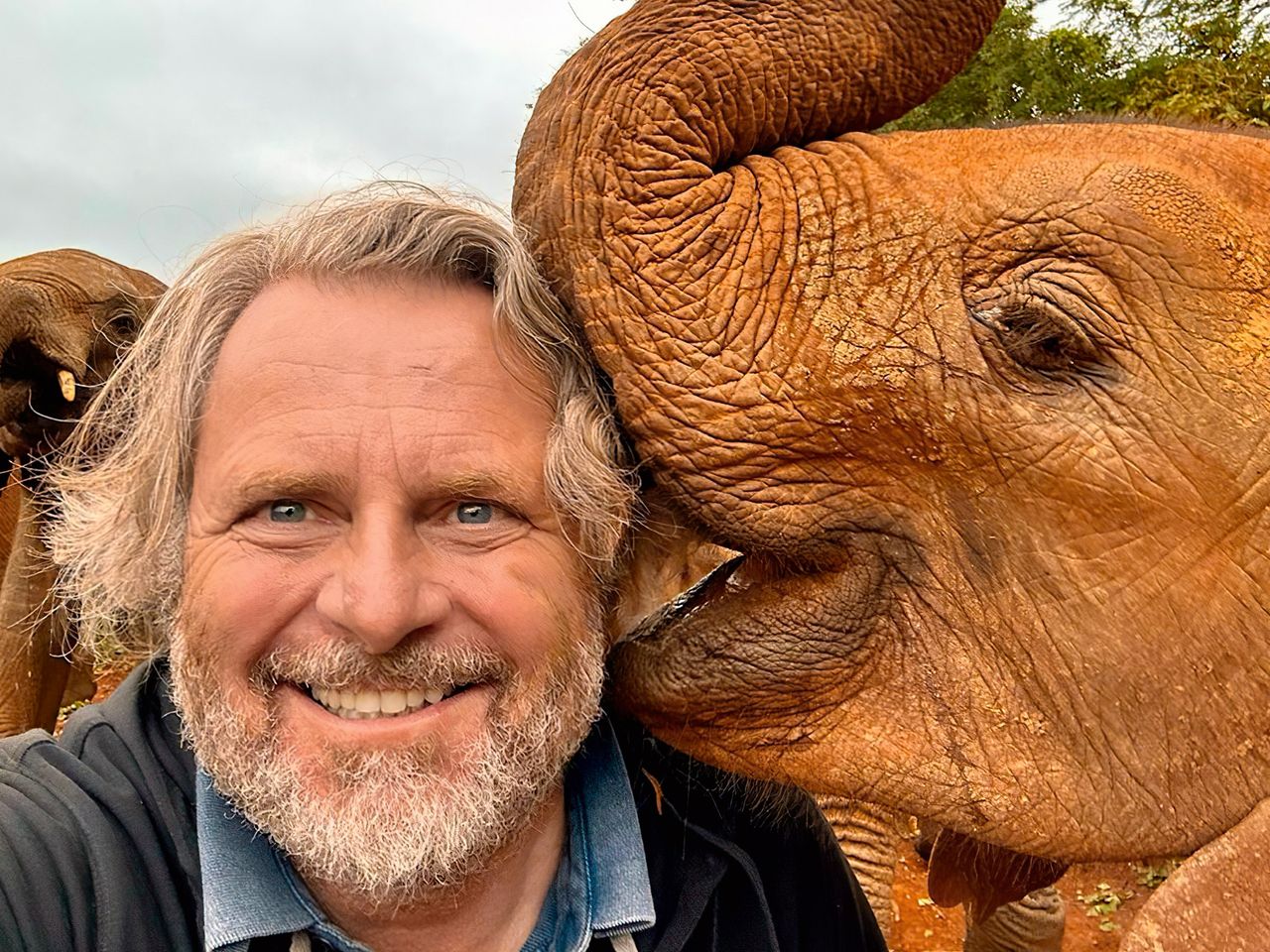 MichaelPoliza-Selfie mit Elefant