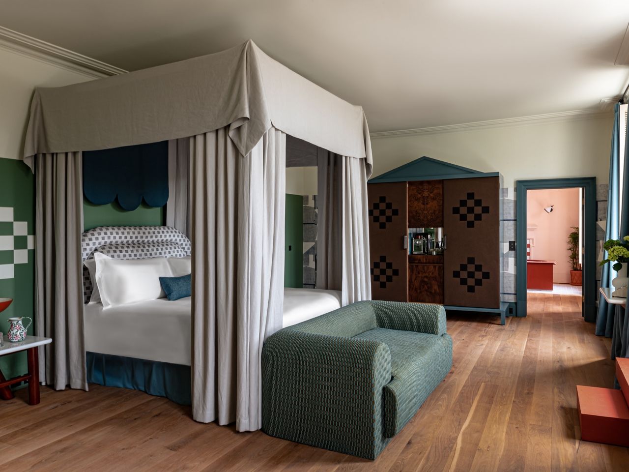 Cowley Manor Suite