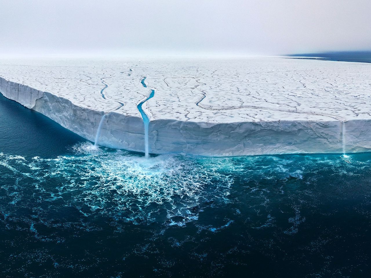 „Austfonna ice cap“ von Thomas-Vijayan