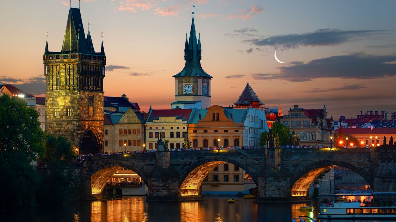 Karlsbrücke in Prag am Abend
