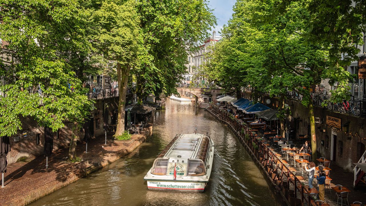 Boot auf einem Kanal in Utrecht