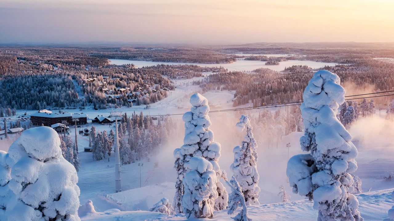 Blick auf das winterliche Fj&auml;ll von Kuusamo