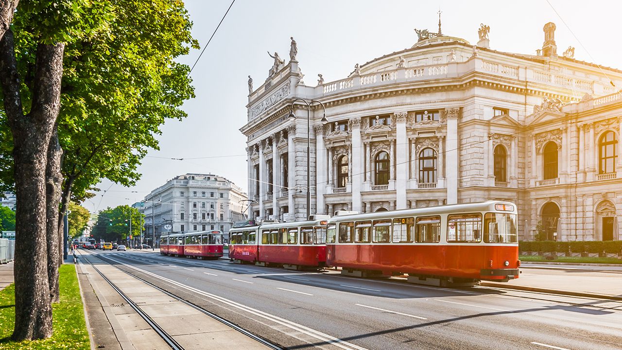 Wiener Ringstraße mit Tram, Wien