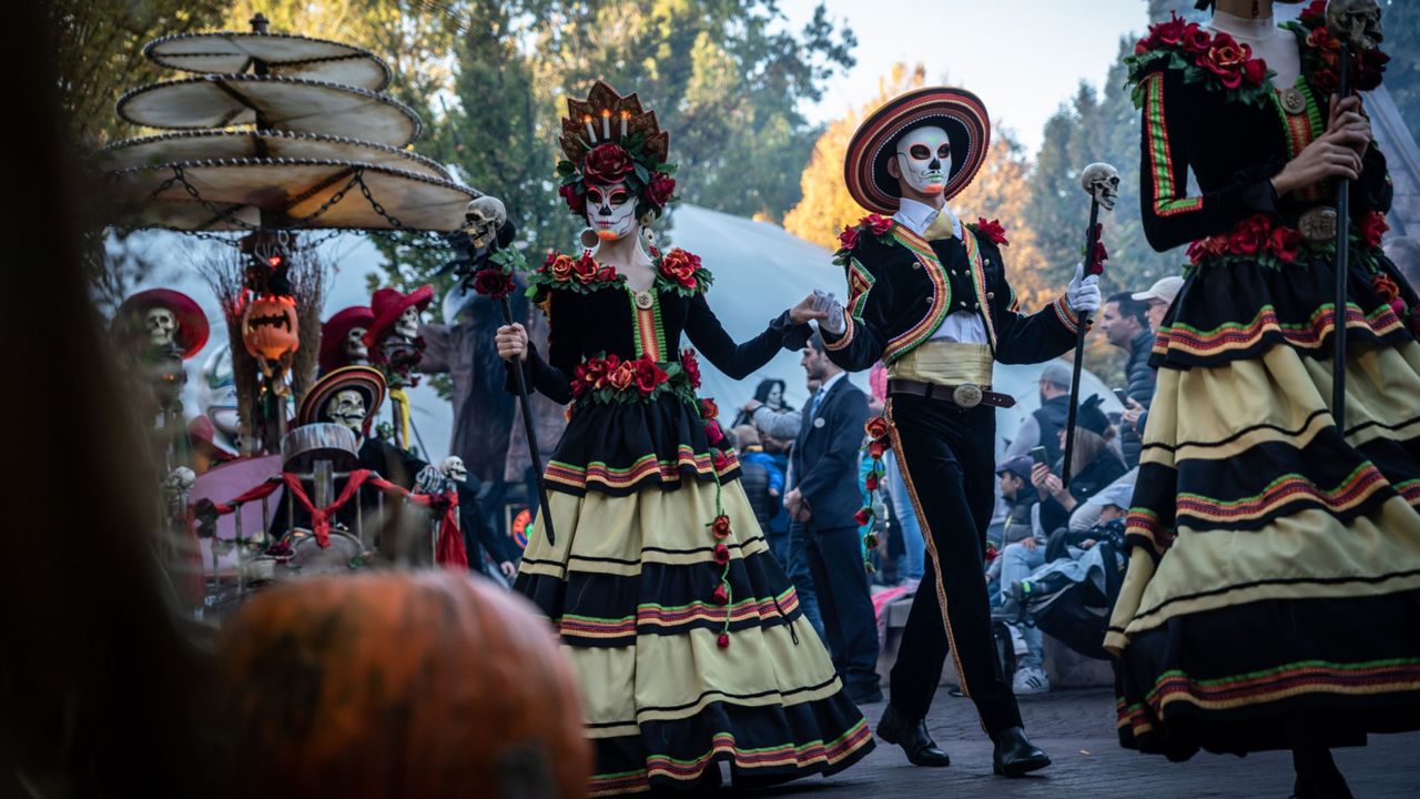 Die Halloween-Parade ist eines der Highlights im Oktoberprogramm des Europa-Parks. Halloween-Parade im Europa-Park Rust