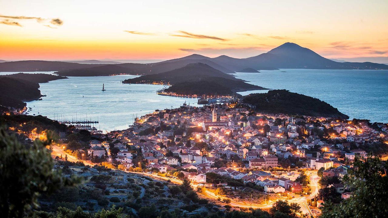 Mali Lo&scaron;inj am Abend