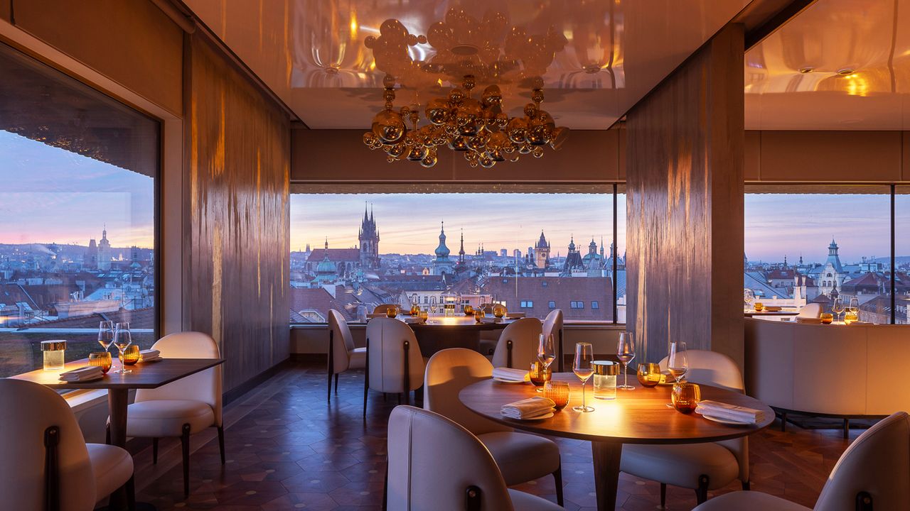 Hoher Genuss in hoher Lage: das Gourmetrestaurant Zlatá Praha Restaurants Zlatá Praha im Fairmont Golden Prague