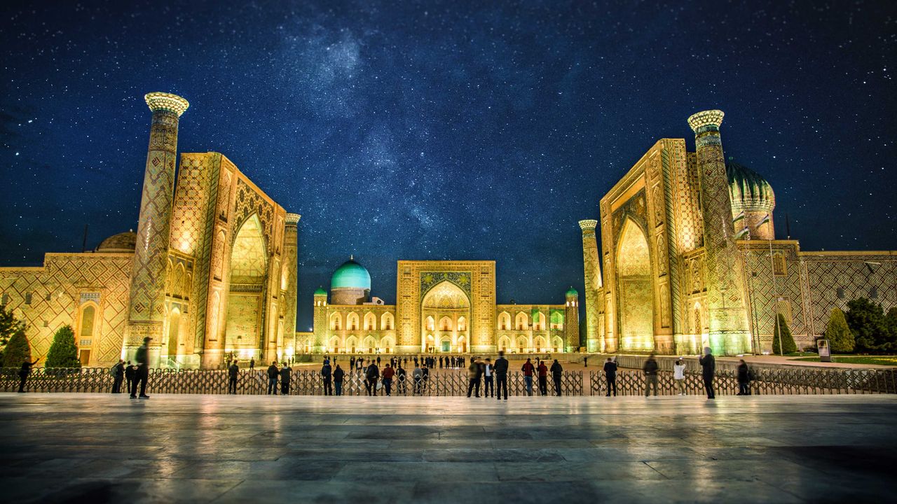 Registan-Platz in Samarkand, Usbekistan (am Abend)