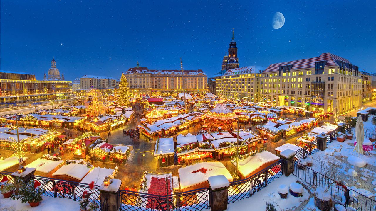 Blick auf den Dresdner Striezelmarkt
