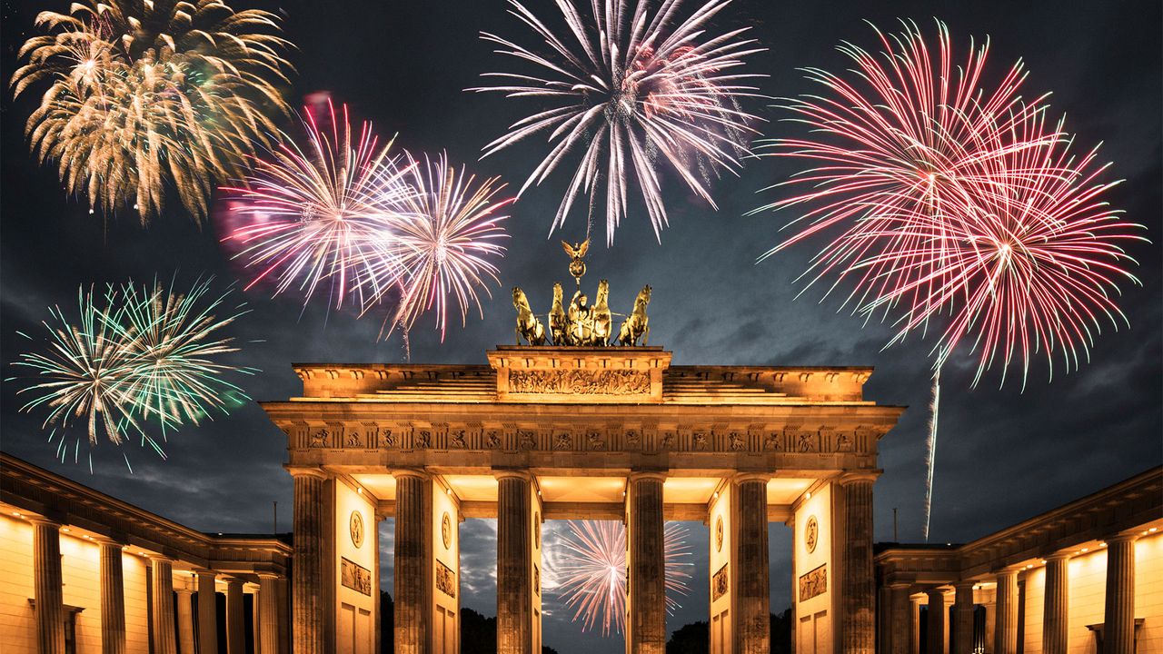 Feuerwerk über dem Brandenburger Tor