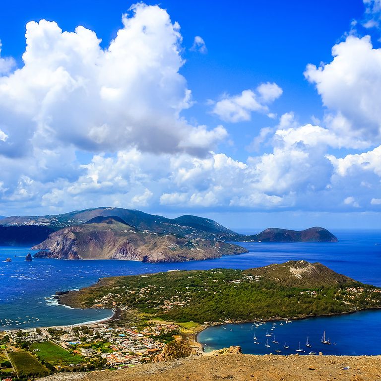 Luftaufnahme der Liparischen Inseln, Italien
