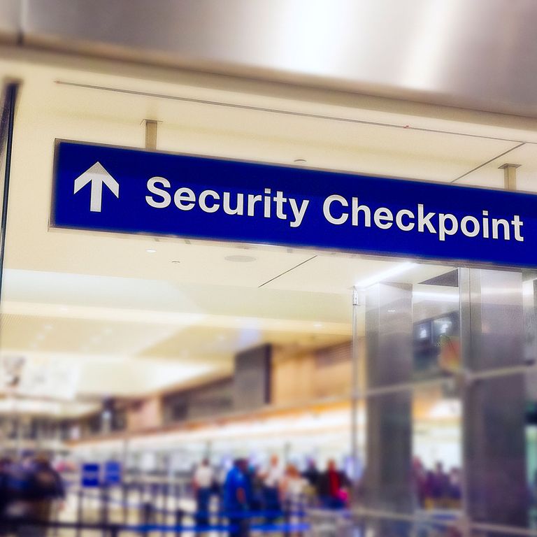 Sicherheitskontrolle am Flughafen