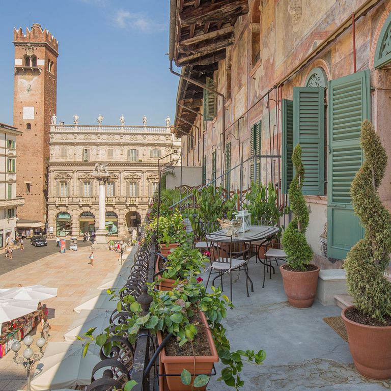 Terrasse der Corte Realdi Suites Piazza Erbe