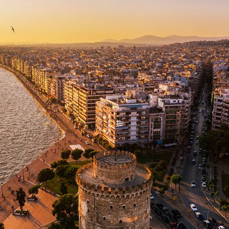Weißer Turm und Hafen von Thessaloniki