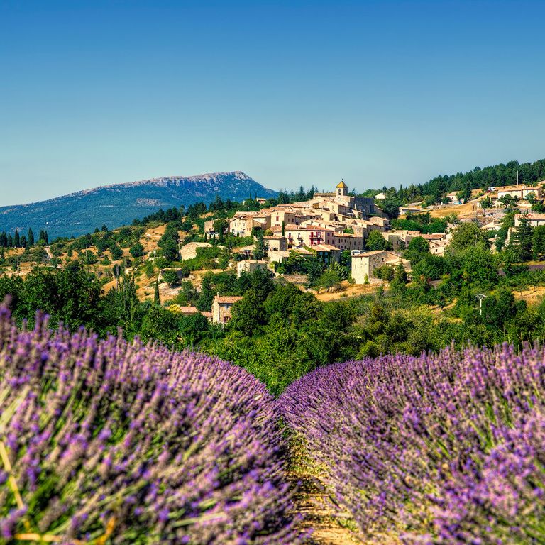 Blick aufs Dorf Aurel in der Provence