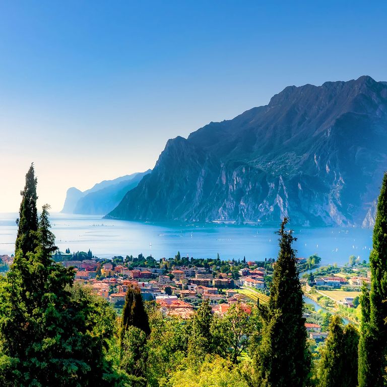 Blick auf Torbole am Gardasee